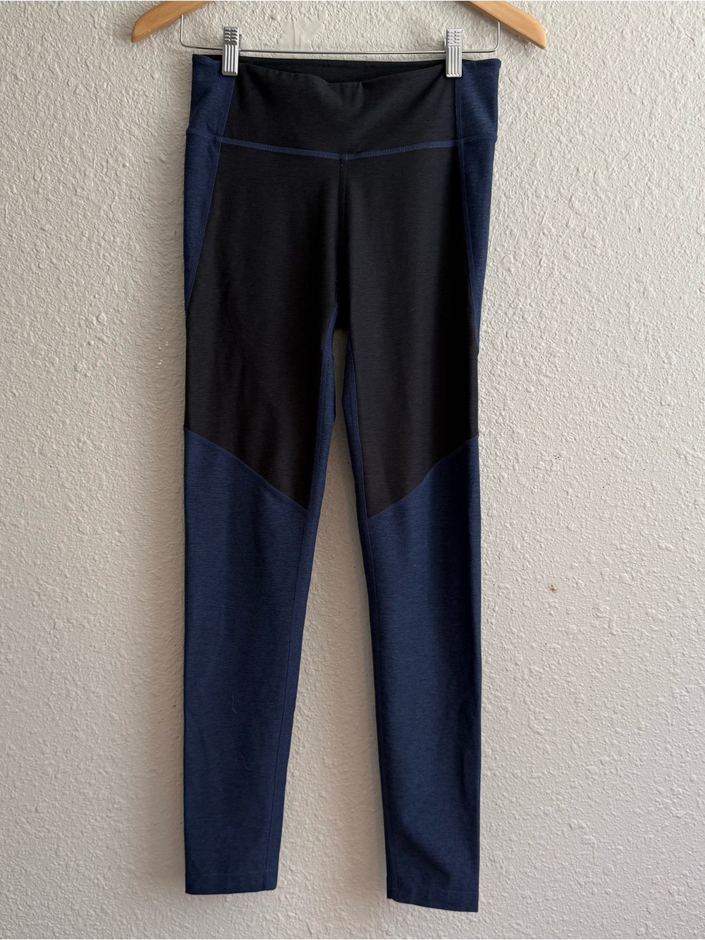 Outdoor Voices blue/black high rise leggings size medium